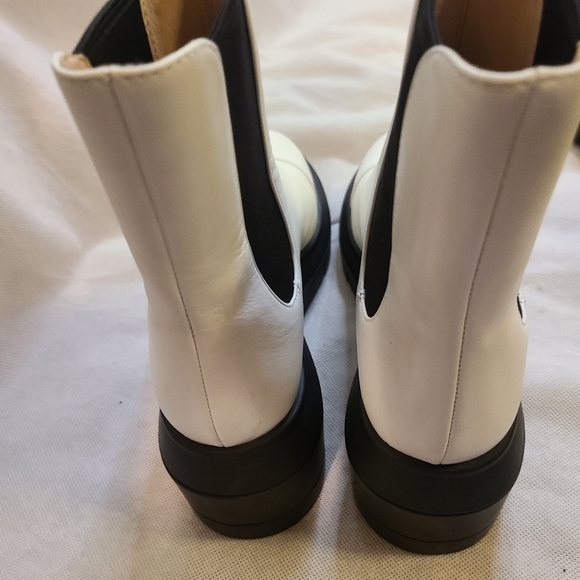 Stuart Weitzman Norah Lug Sole Chelsea Boots - Picture 7 of 11